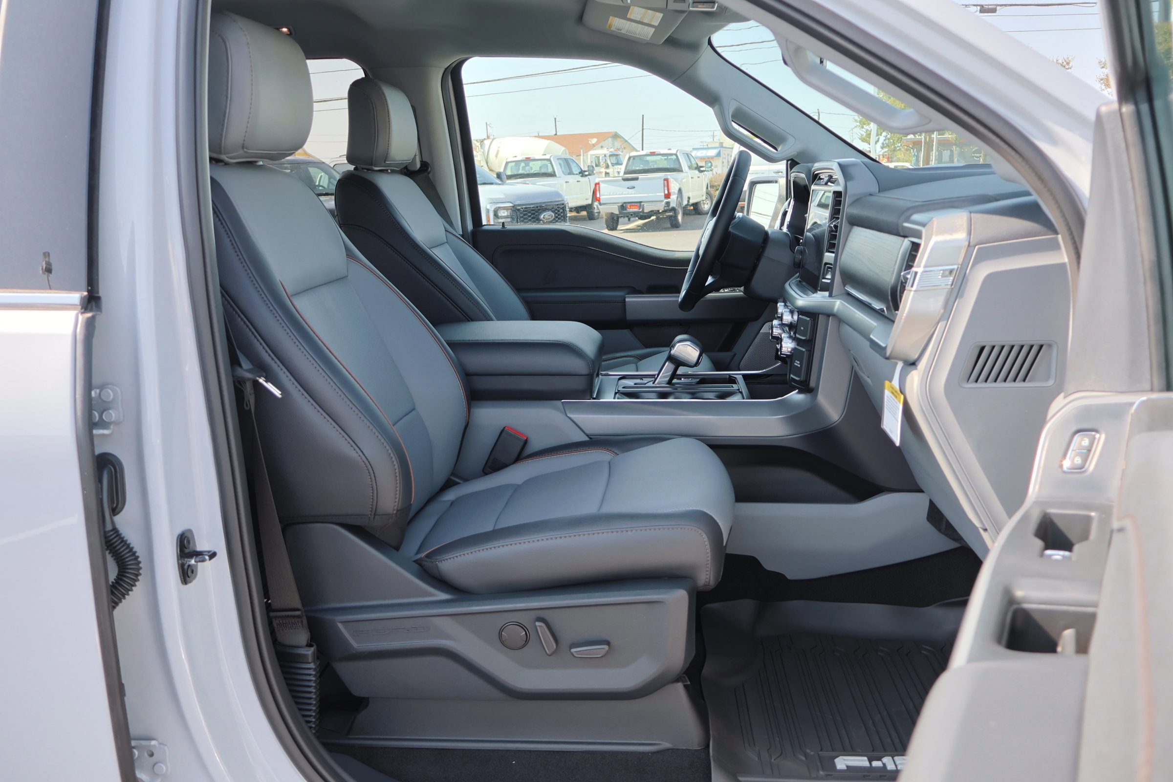 Certified 2025 Ford F150 Lariat w/ Equipment Group 501A Mid image 41