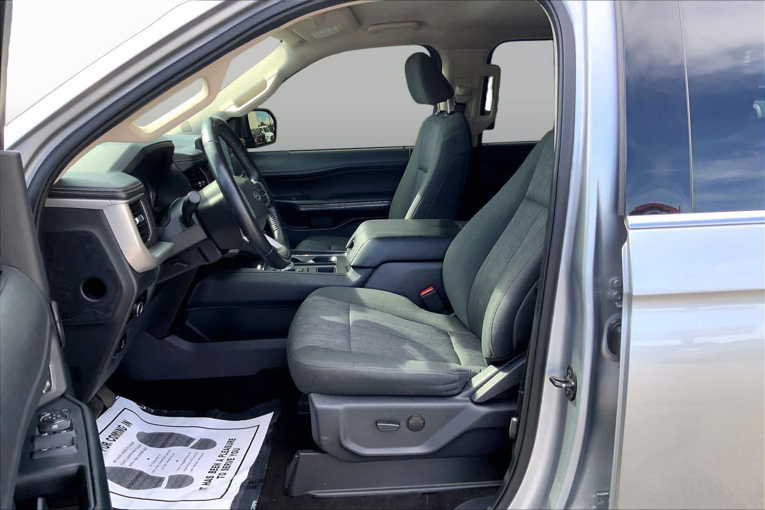 Certified 2022 Ford Expedition XLT RWD image 8