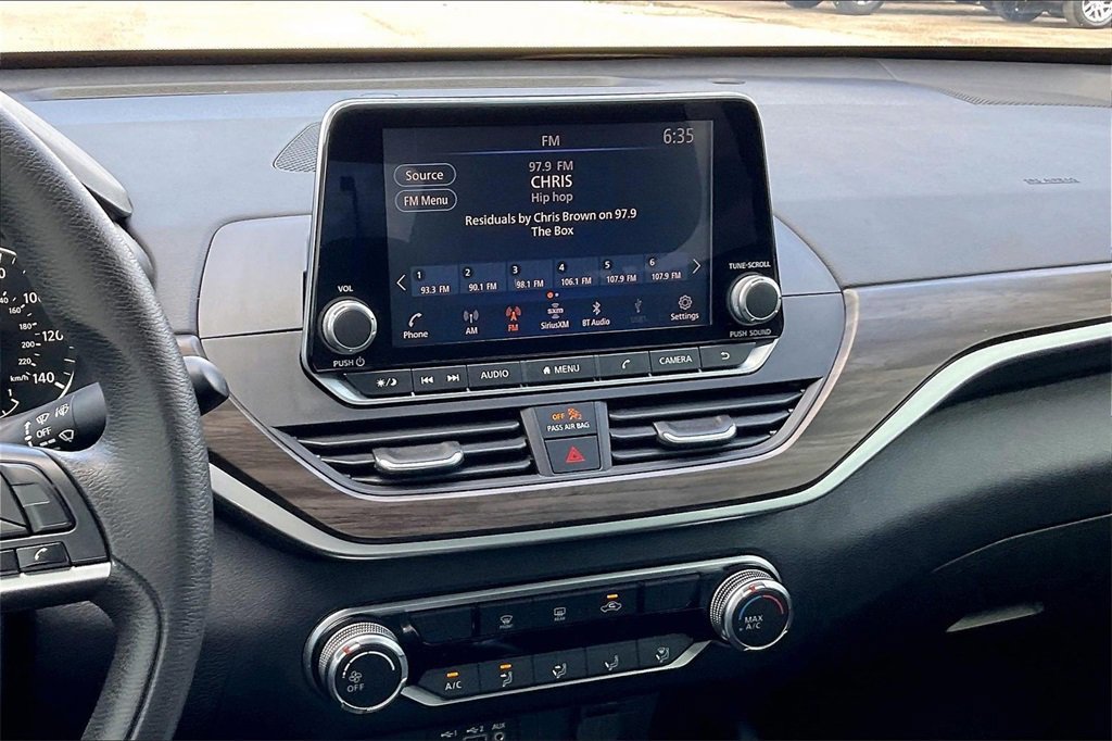 Used 2023 Nissan Altima 2.5 SV image 9