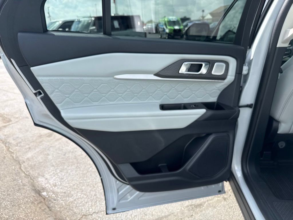 Certified 2025 Ford Explorer Platinum w/ Ultimate Package AWD/4WD image 31