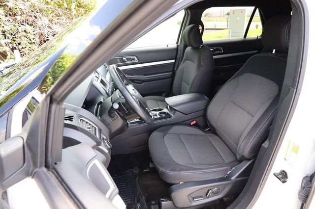 Certified 2017 Ford Explorer XLT FWD image 8