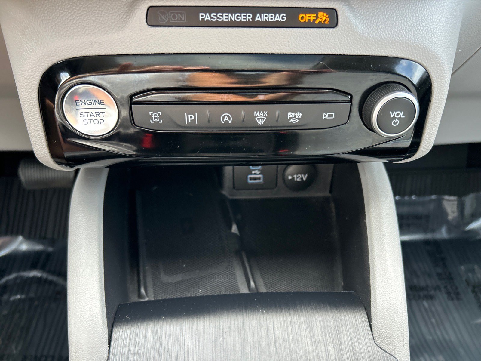 Certified 2023 Ford Escape Platinum w/ Premium Technology Package AWD/4WD image 31