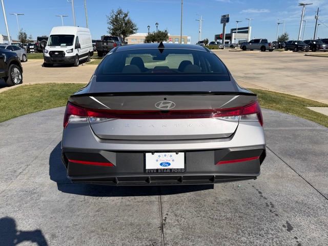 Used 2025 Hyundai Elantra Sport image 5