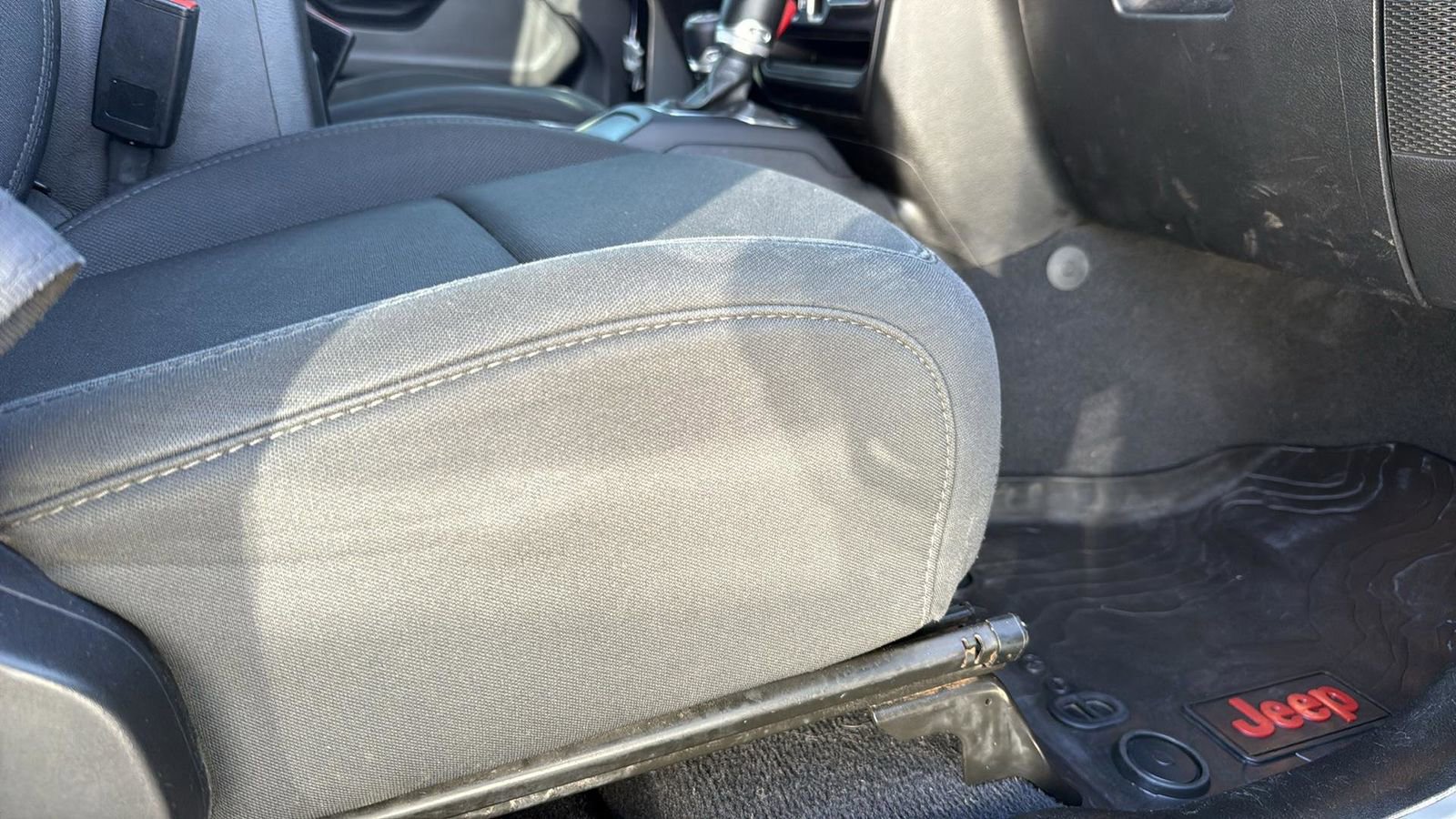 Used 2022 Jeep Wrangler Unlimited Sport AWD/4WD image 25