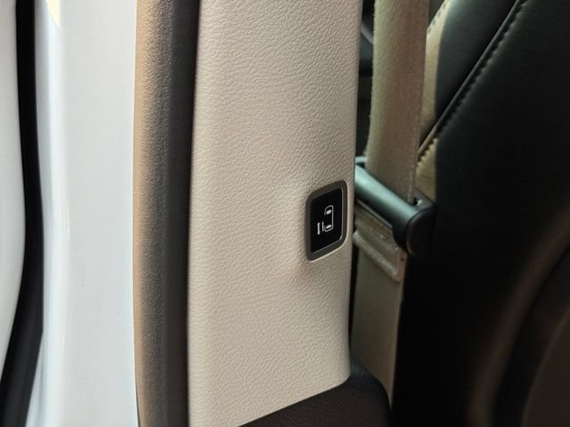 Used 2023 Chrysler Pacifica Touring-L FWD image 10
