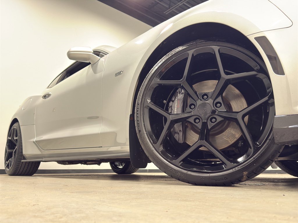 Used 2018 Chevrolet Camaro SS image 2