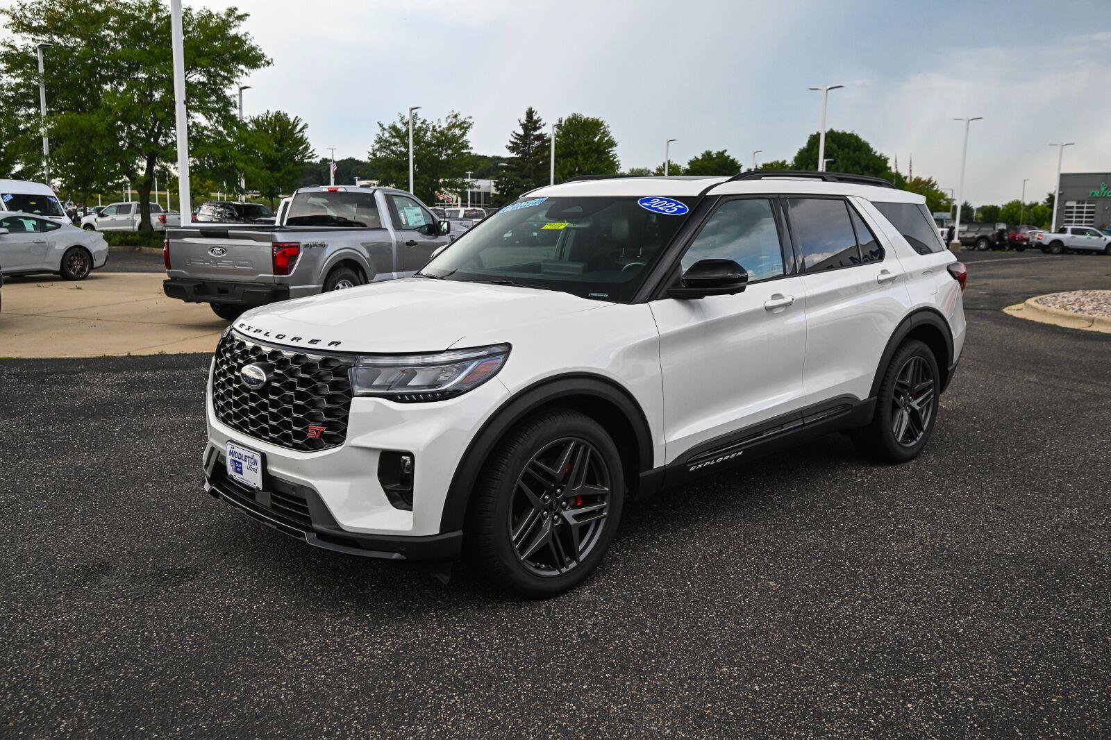 Certified 2025 Ford Explorer ST AWD/4WD image 9