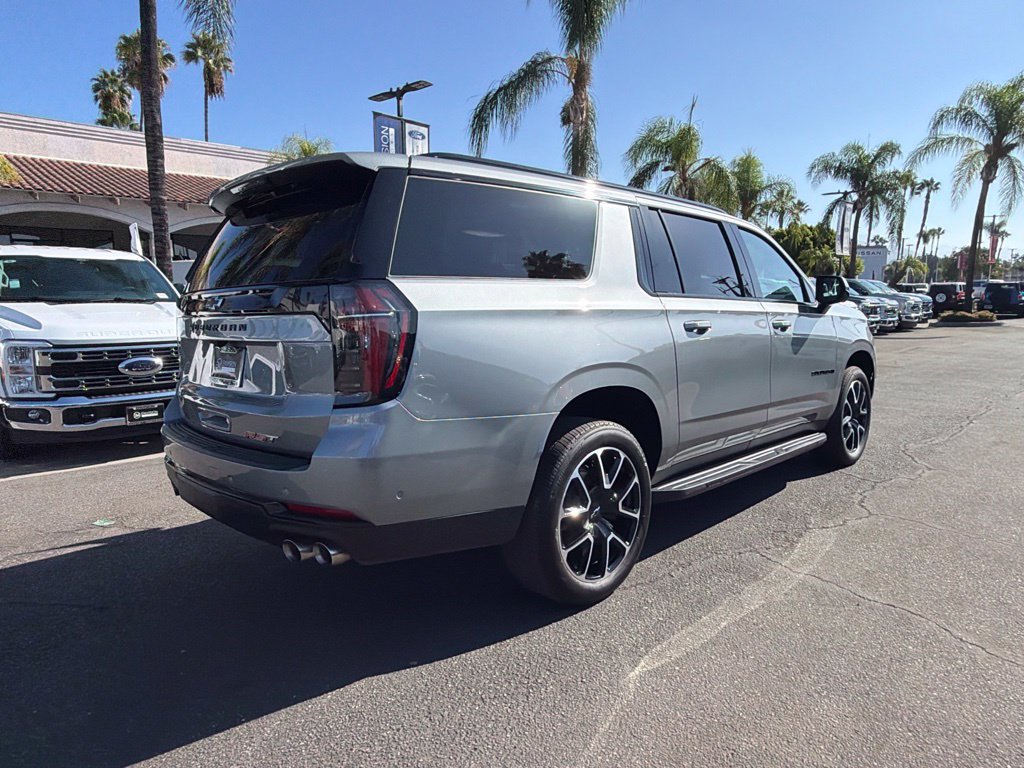 Used 2026 Chevrolet Suburban RST RWD image 13