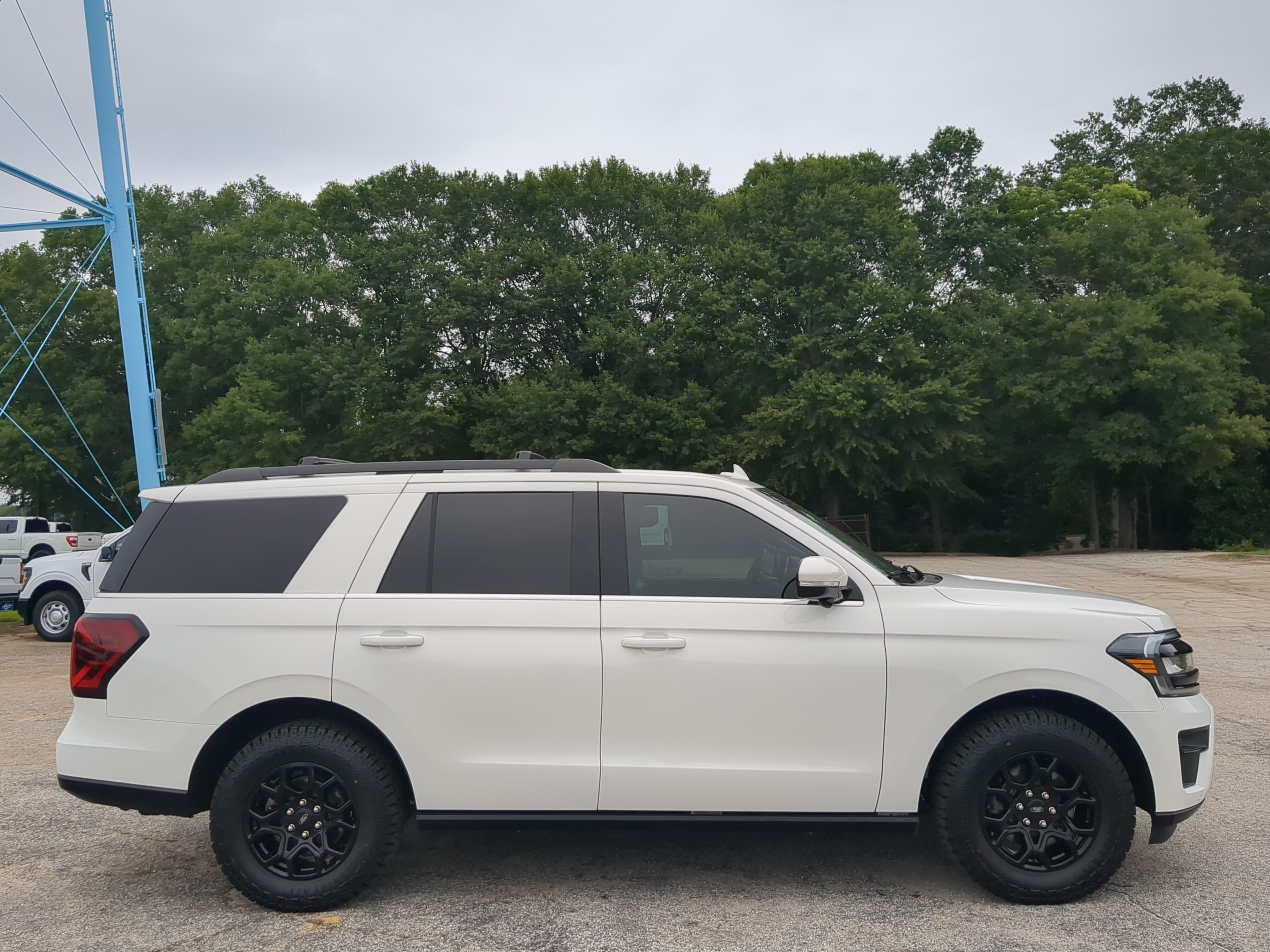 Certified 2022 Ford Expedition Limited AWD/4WD image 2