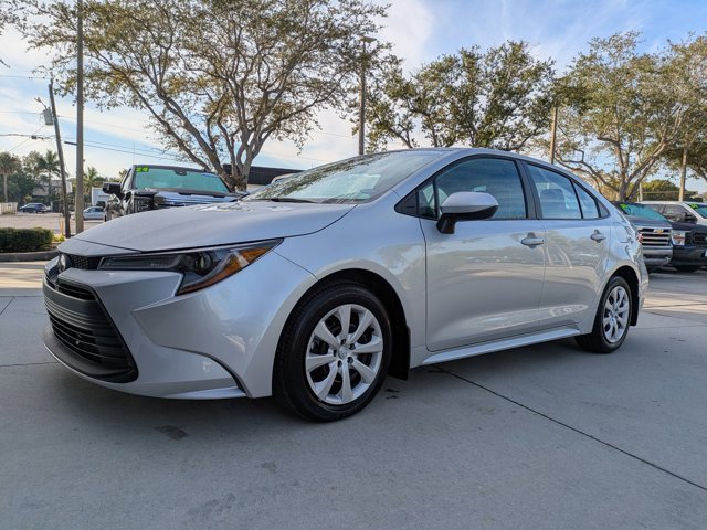 Used 2025 Toyota Corolla LE image 7