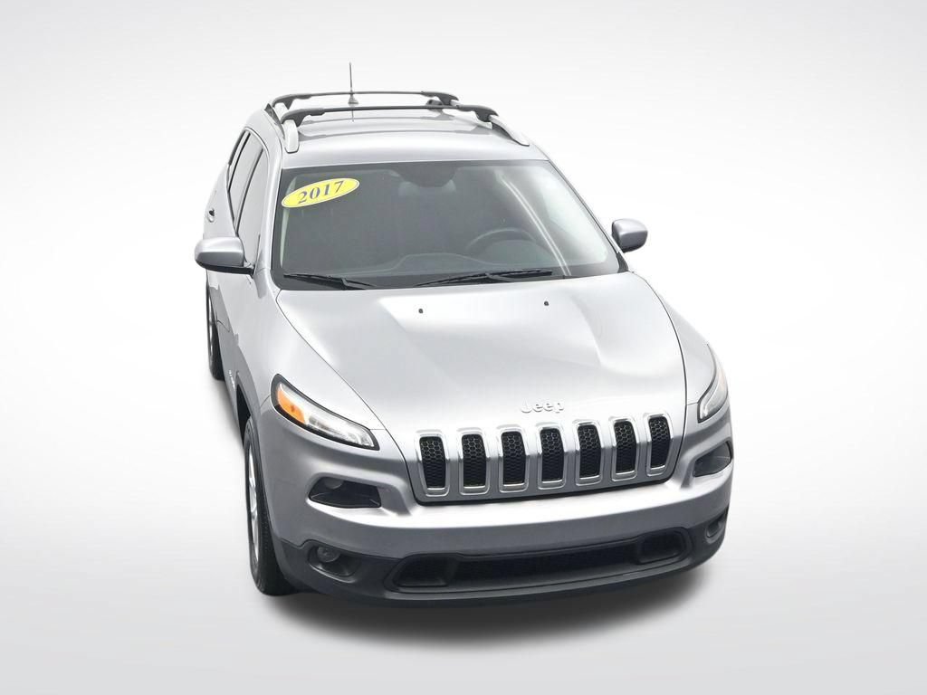 Used 2017 Jeep Cherokee Latitude w/ Trailer Tow Group AWD/4WD image 25