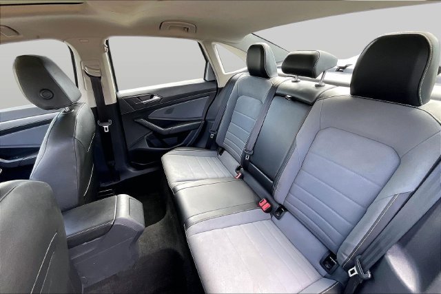 Used 2025 Volkswagen Jetta SE FWD image 28