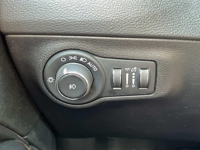 Used 2021 Jeep Compass Limited w/ Sun and Sound Group AWD/4WD image 27