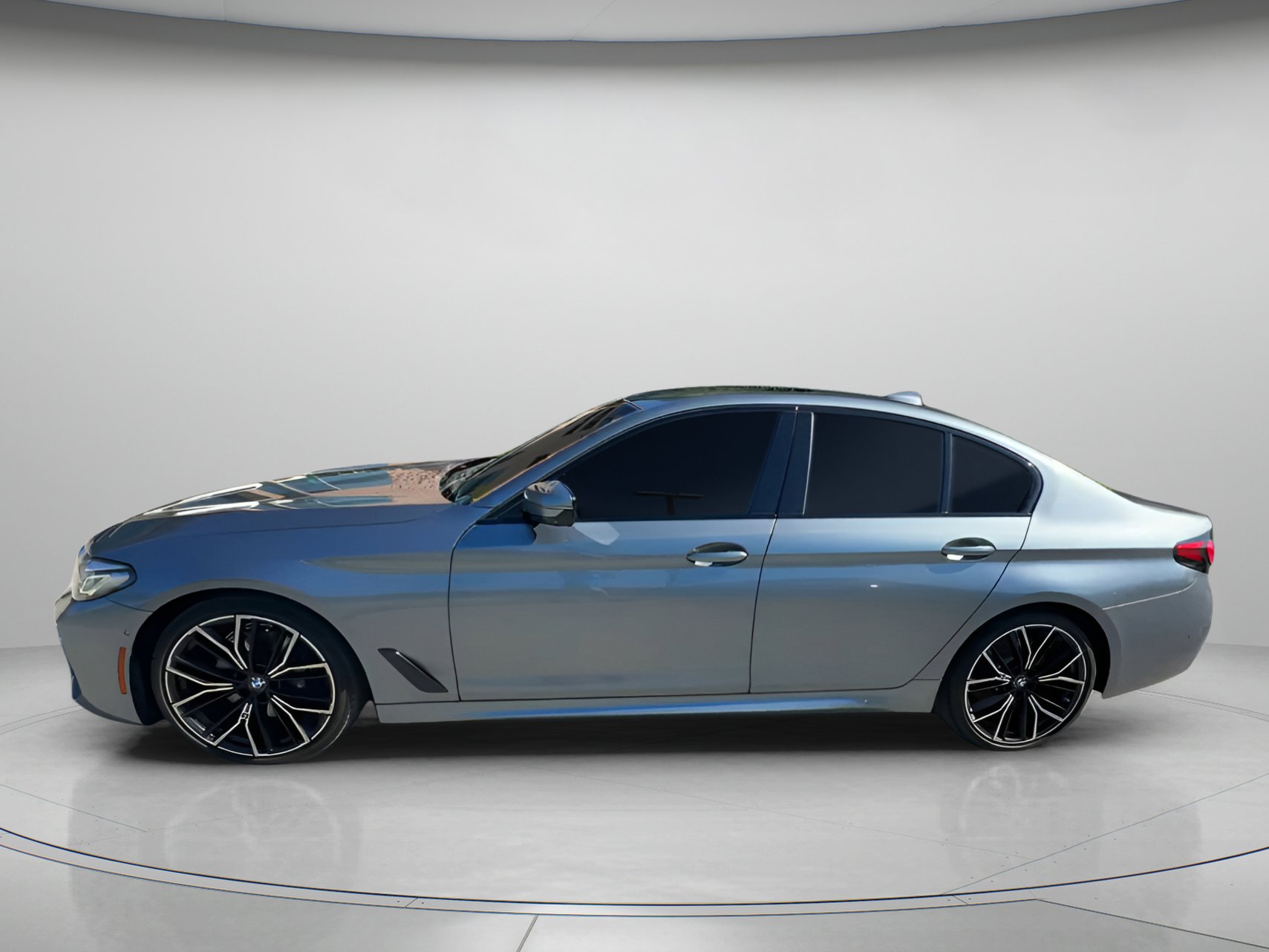 Used 2021 BMW 530i w/ M Sport Package RWD image 16