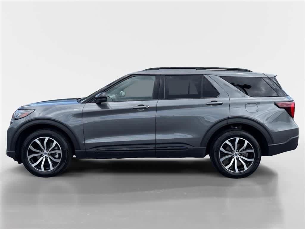 Certified 2025 Ford Explorer ST-Line AWD/4WD image 2