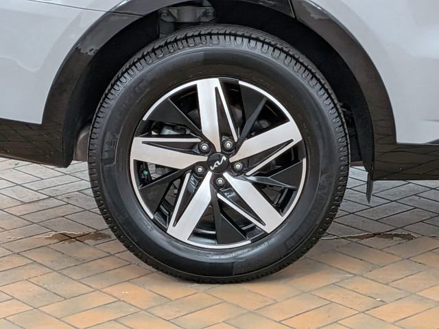 Used 2023 Kia Sorento EX w/ Panoramic Sunroof Package image 9