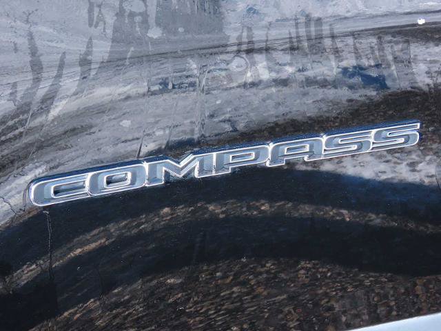 Used 2024 Jeep Compass Latitude image 12