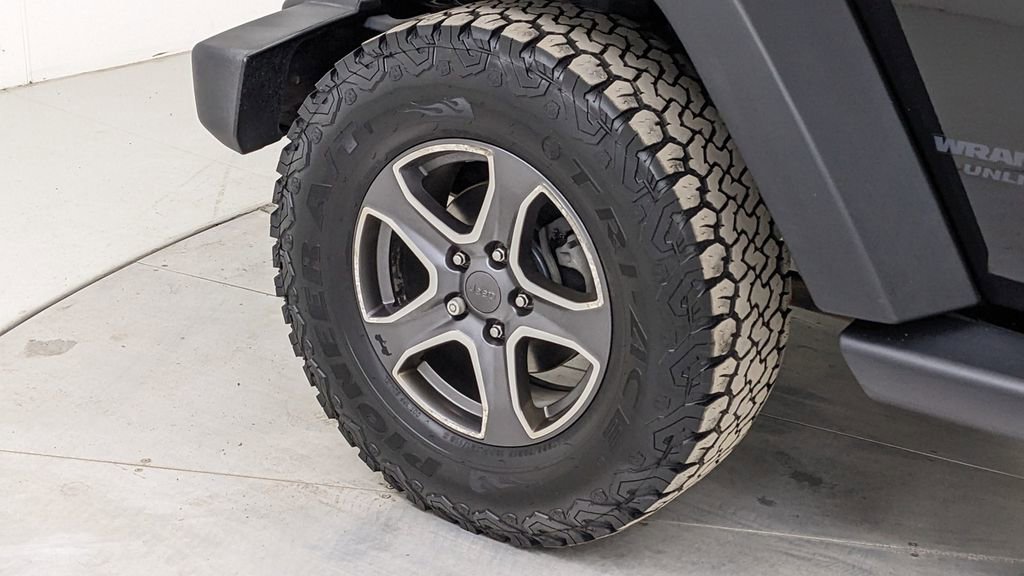 Used 2017 Jeep Wrangler Unlimited Willys image 4