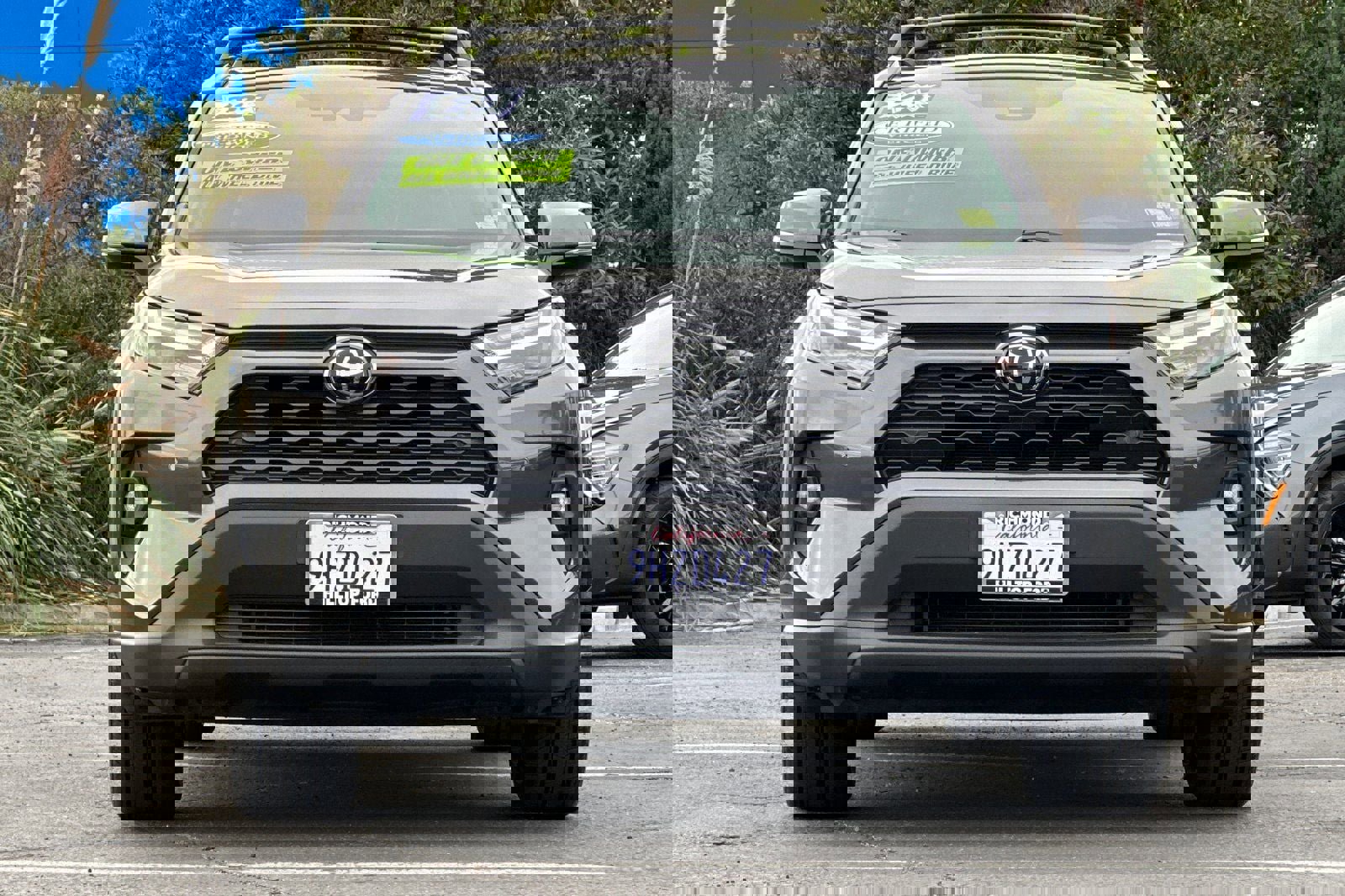 Used 2023 Toyota RAV4 XLE Premium image 9