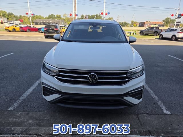 Used 2024 Volkswagen Tiguan SE FWD image 2