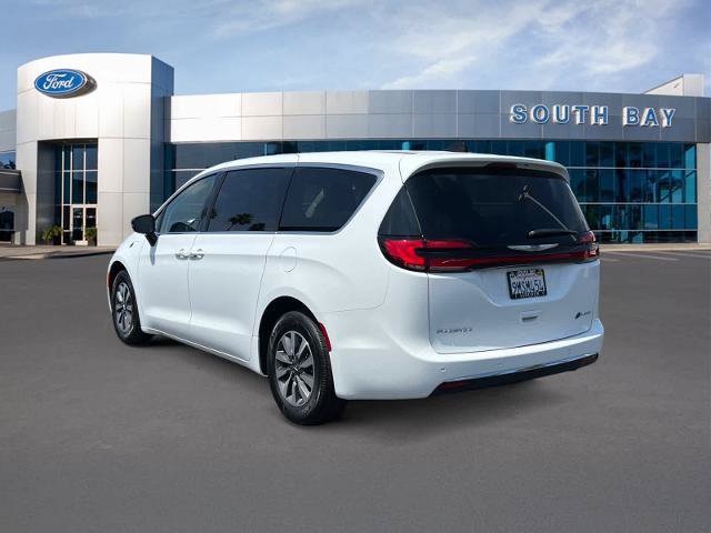 Used 2024 Chrysler Pacifica Limited FWD image 3