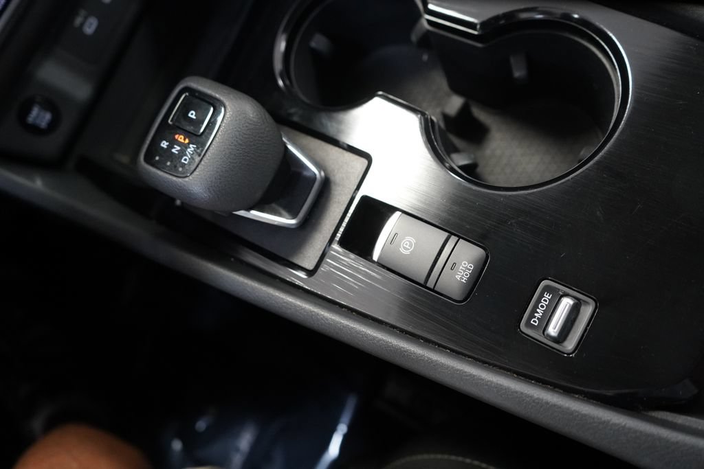 Used 2025 Nissan Rogue SV FWD image 38