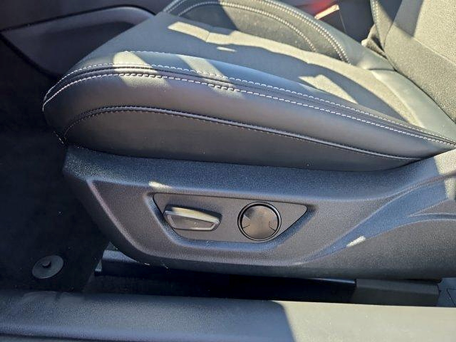 Certified 2025 Ford Mustang Convertible RWD image 12