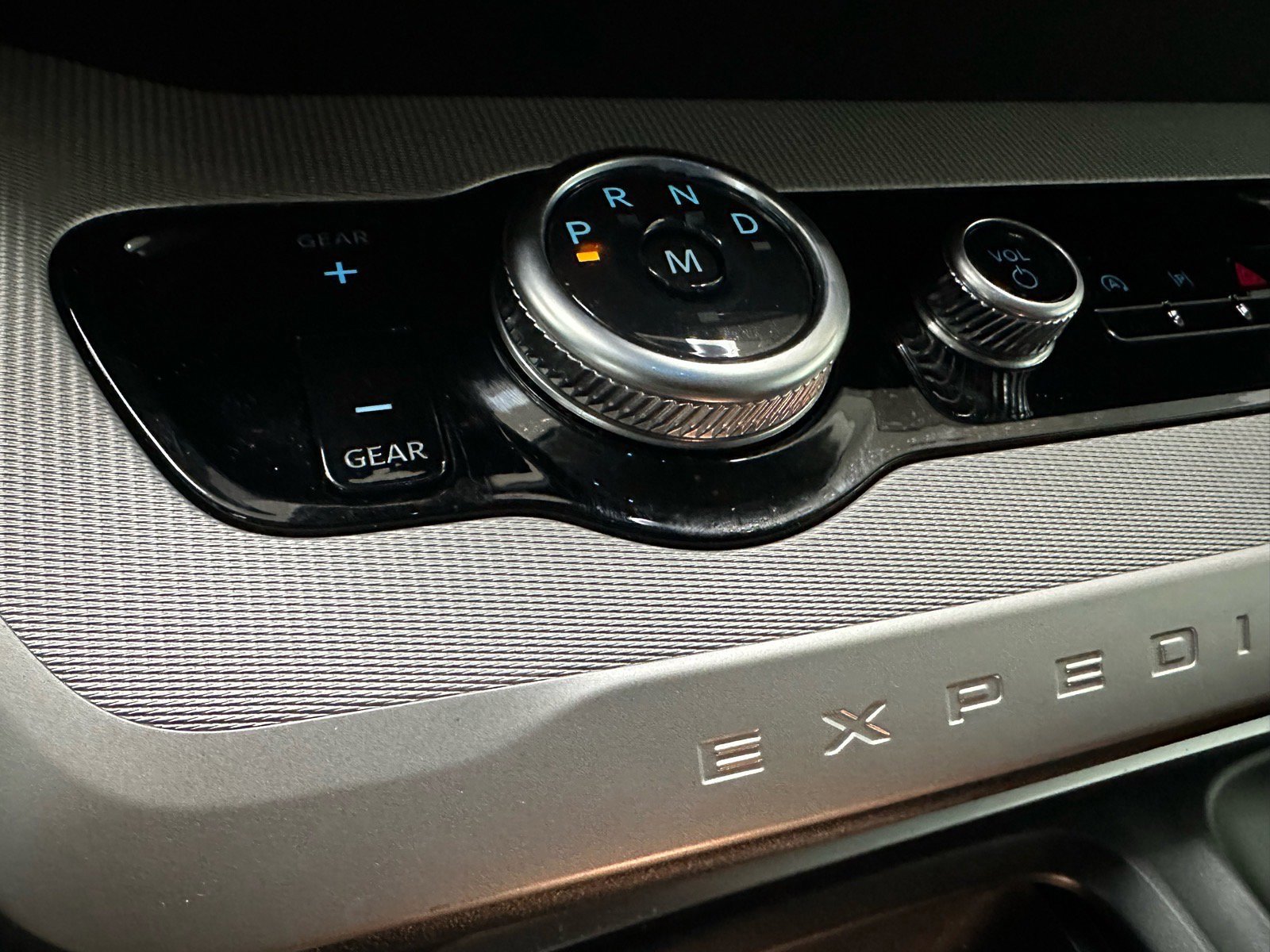 Certified 2025 Ford Expedition Active image 37