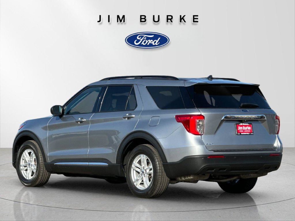 Certified 2023 Ford Explorer XLT RWD image 3