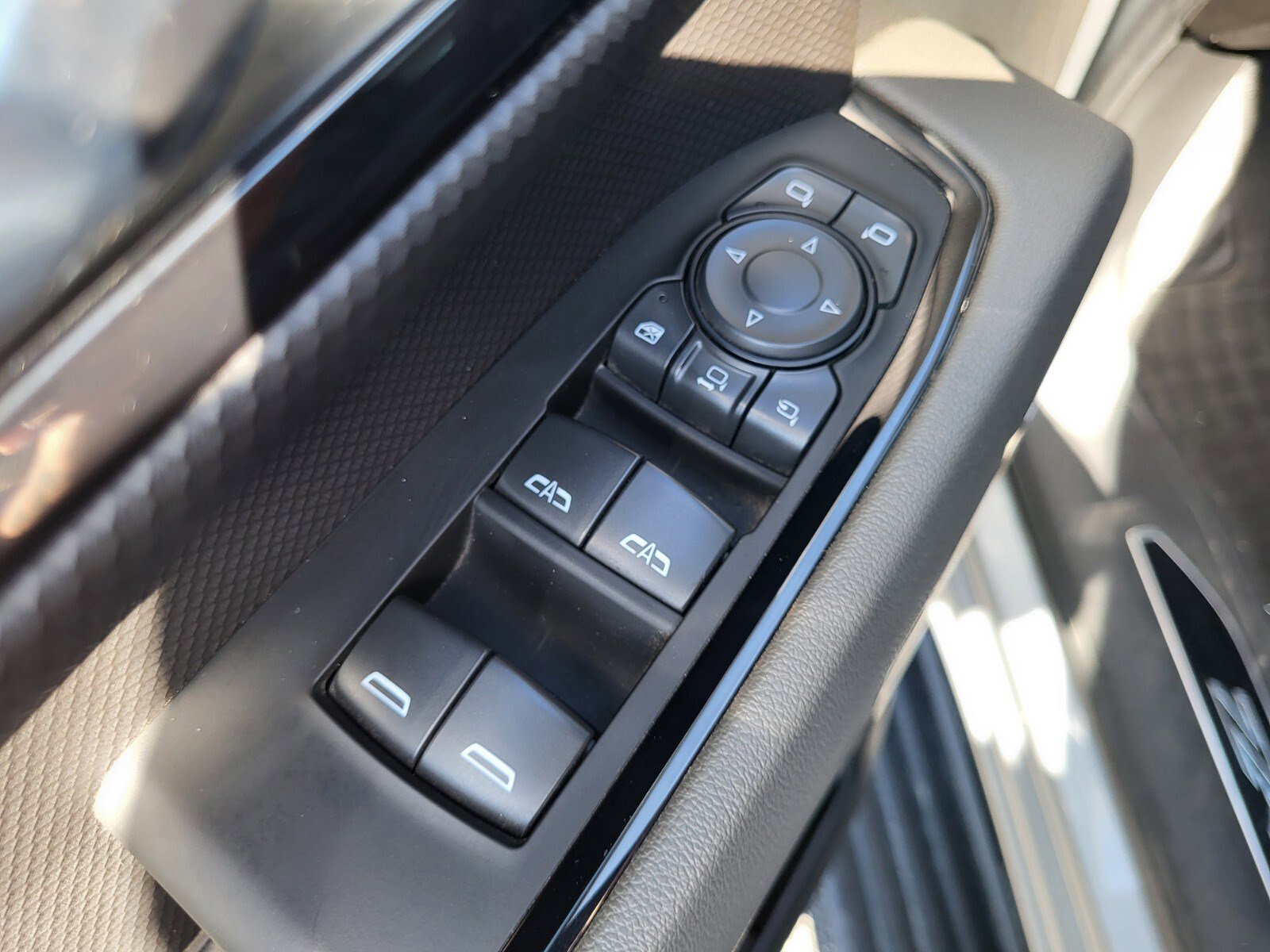 Used 2025 Chevrolet Silverado 2500 ZR2 w/ Technology Package image 18