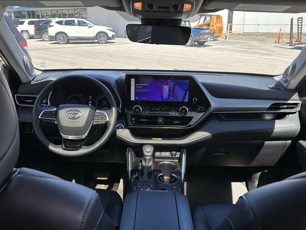Used 2024 Toyota Highlander Limited AWD/4WD image 22