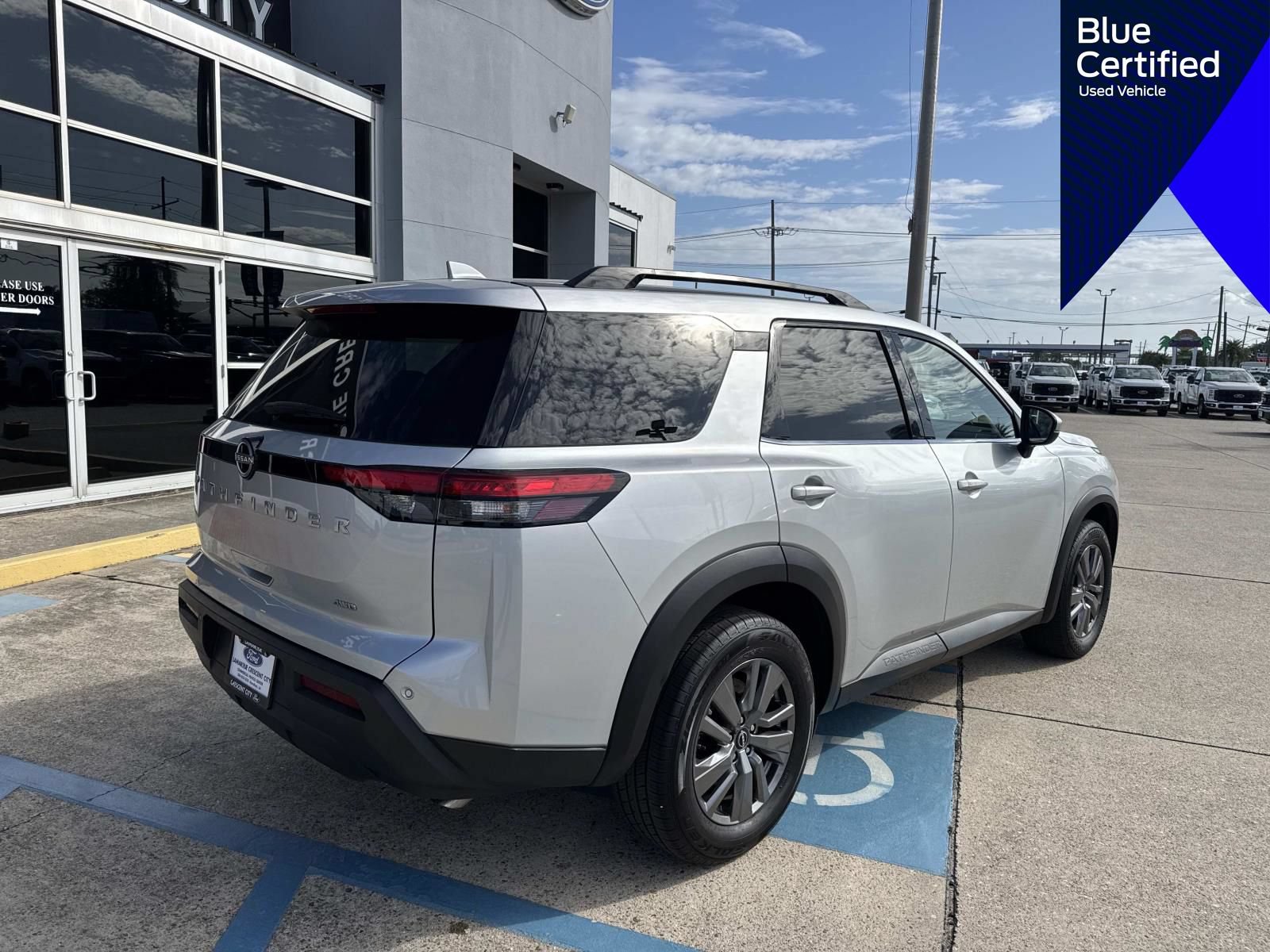 Used 2025 Nissan Pathfinder SV AWD/4WD image 11