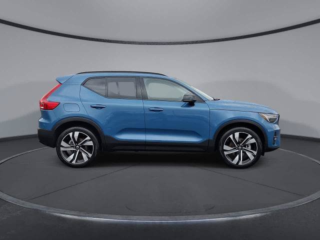 Used 2025 Volvo XC40 B5 Ultra w/ Climate Package AWD/4WD image 9