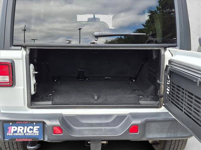 Used 2019 Jeep Wrangler Unlimited Sahara AWD/4WD image 7