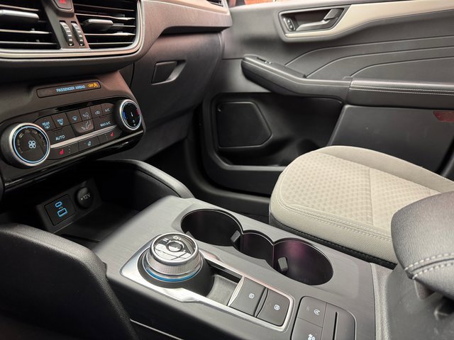 Certified 2022 Ford Escape SE w/ Cold Weather Package image 19