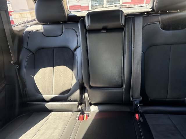 Used 2025 Jeep Grand Cherokee Altitude RWD image 16