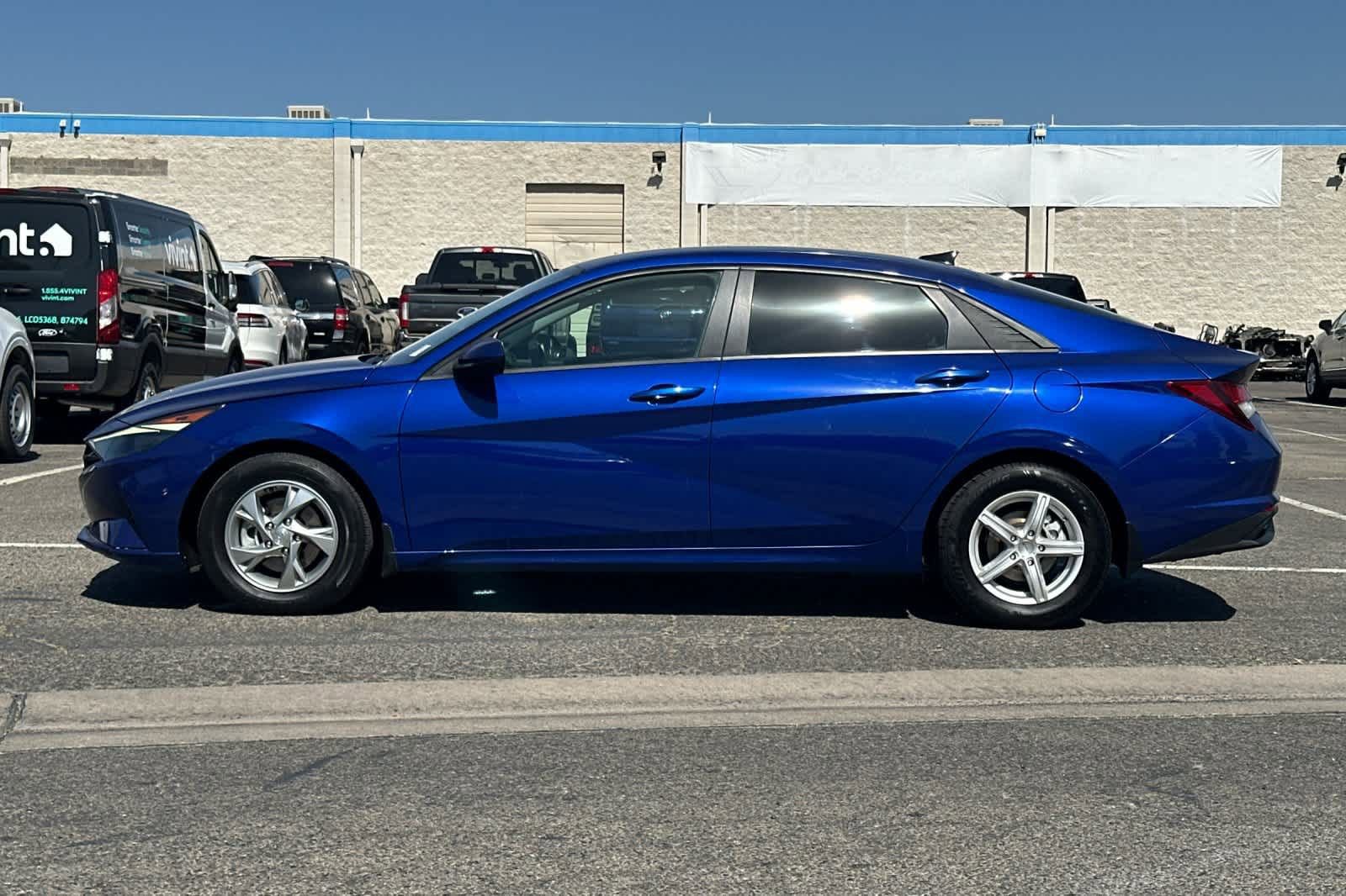 Used 2022 Hyundai Elantra SE FWD image 5