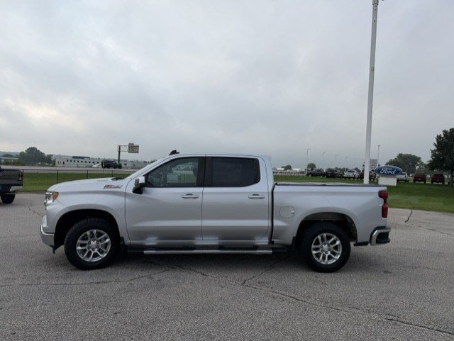 Used 2022 Chevrolet Silverado 1500 LT w/ Diesel Off-Road Package AWD/4WD image 6