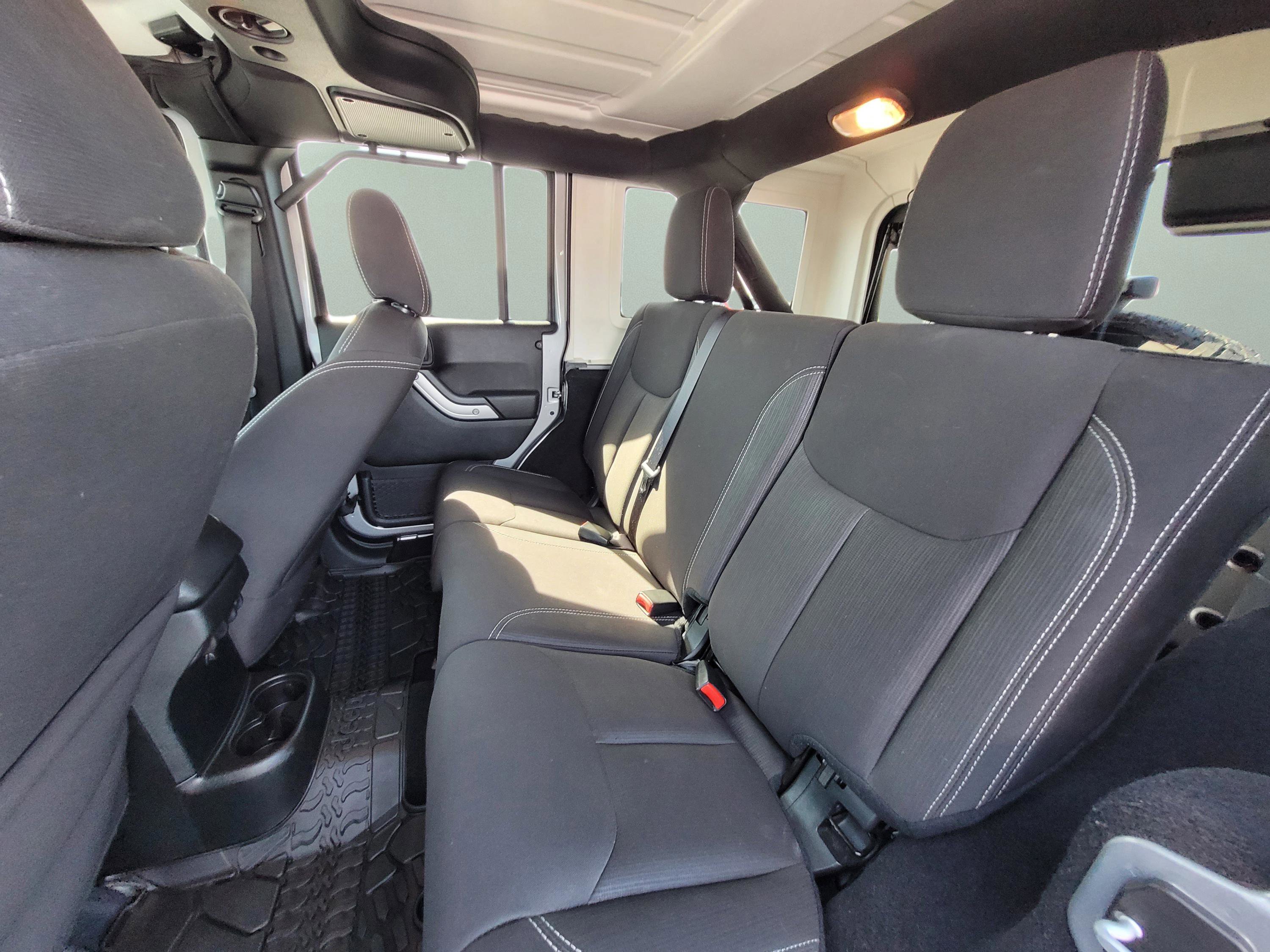 Used 2017 Jeep Wrangler Unlimited Sahara AWD/4WD image 16