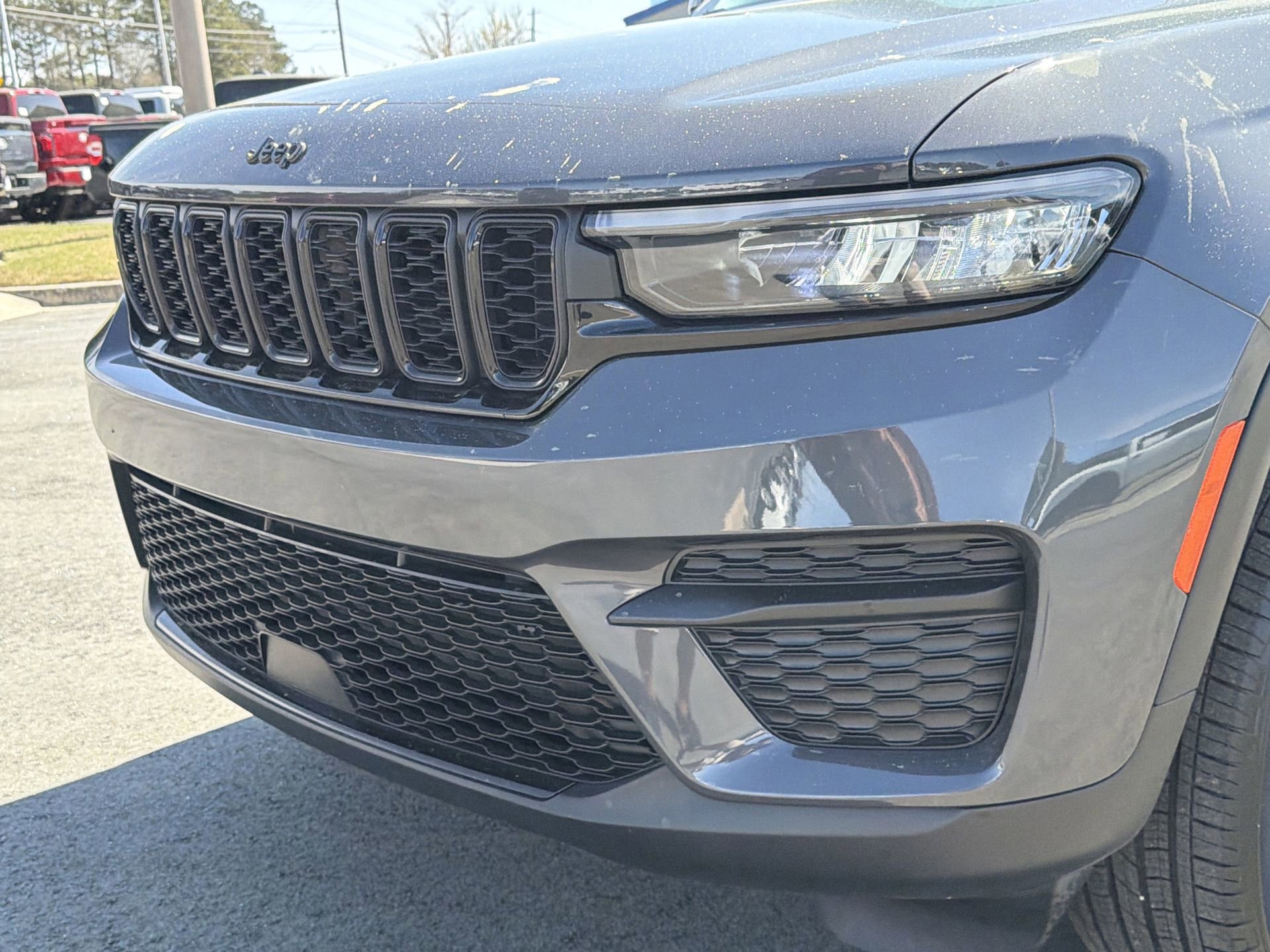 Used 2025 Jeep Grand Cherokee Altitude image 30