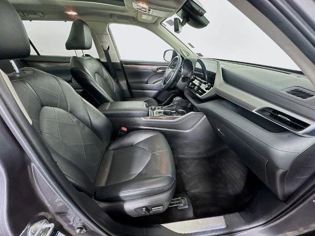 Used 2022 Toyota Highlander Platinum image 30
