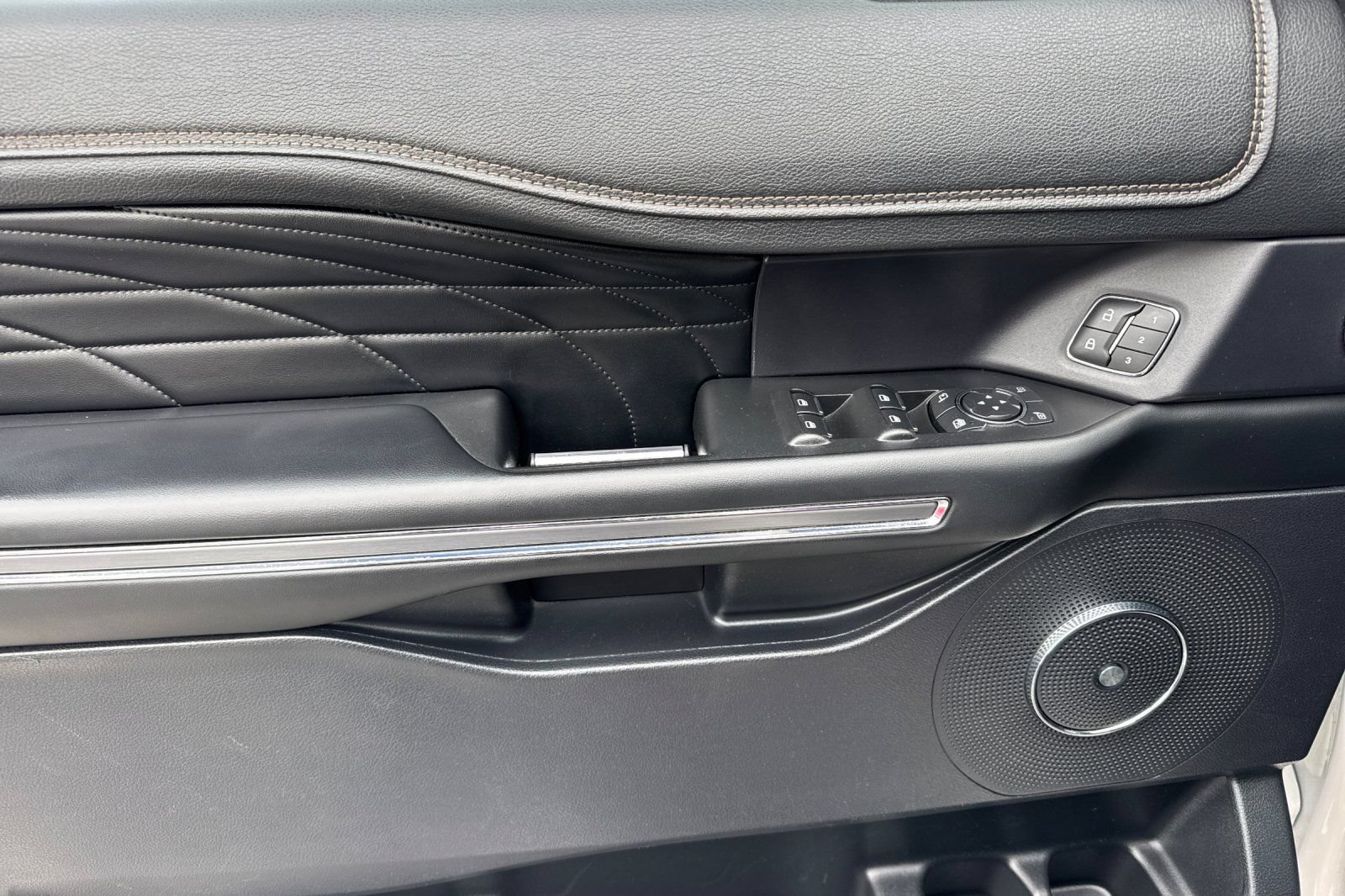 Certified 2019 Ford Expedition Platinum AWD/4WD image 11