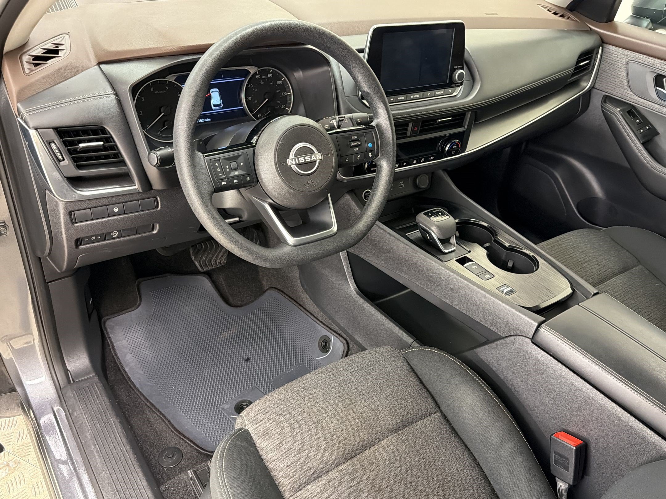 Used 2023 Nissan Rogue SV FWD image 4