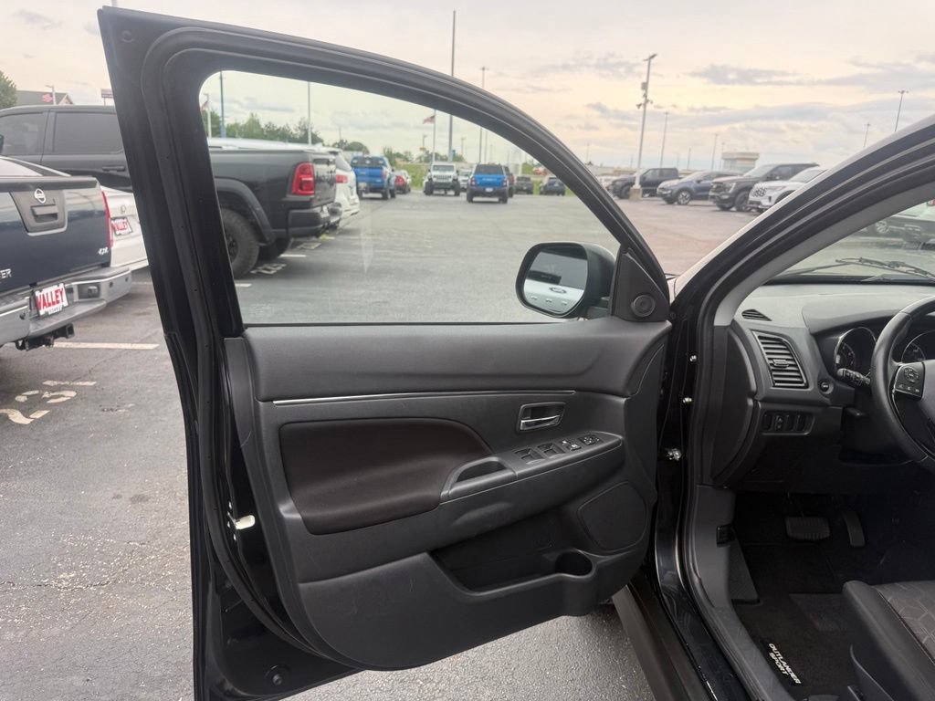 Used 2021 Mitsubishi Outlander Sport LE AWD/4WD image 14