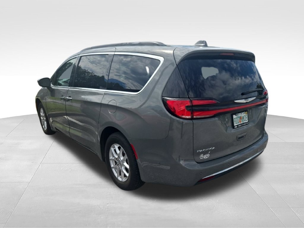 Used 2022 Chrysler Pacifica Touring-L w/ Uconnect Theater Family Group FWD image 3