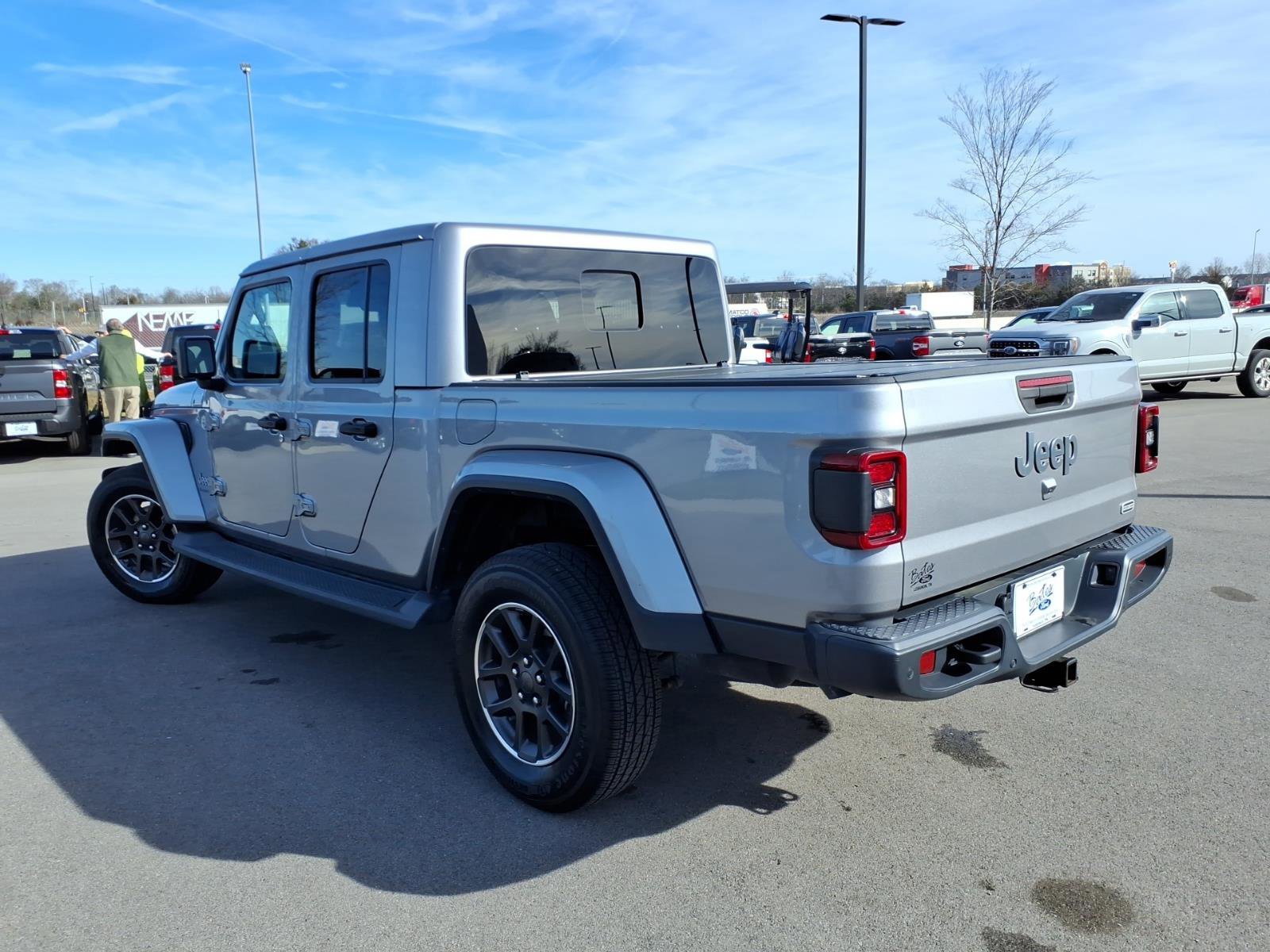 Used 2020 Jeep Gladiator Overland image 3