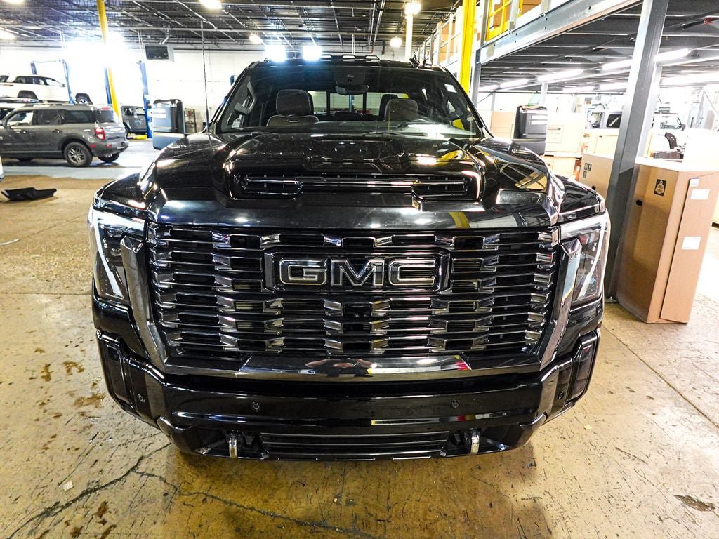 Used 2024 GMC Sierra 2500 Denali Ultimate AWD/4WD image 2