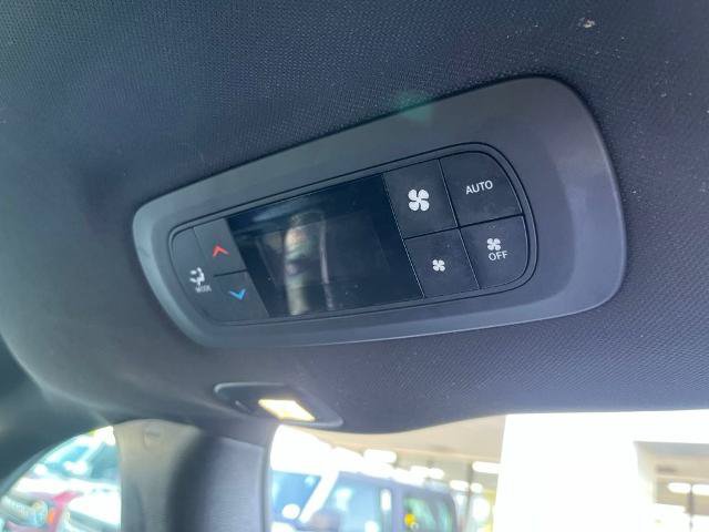 Used 2025 Chrysler Pacifica Limited FWD image 17