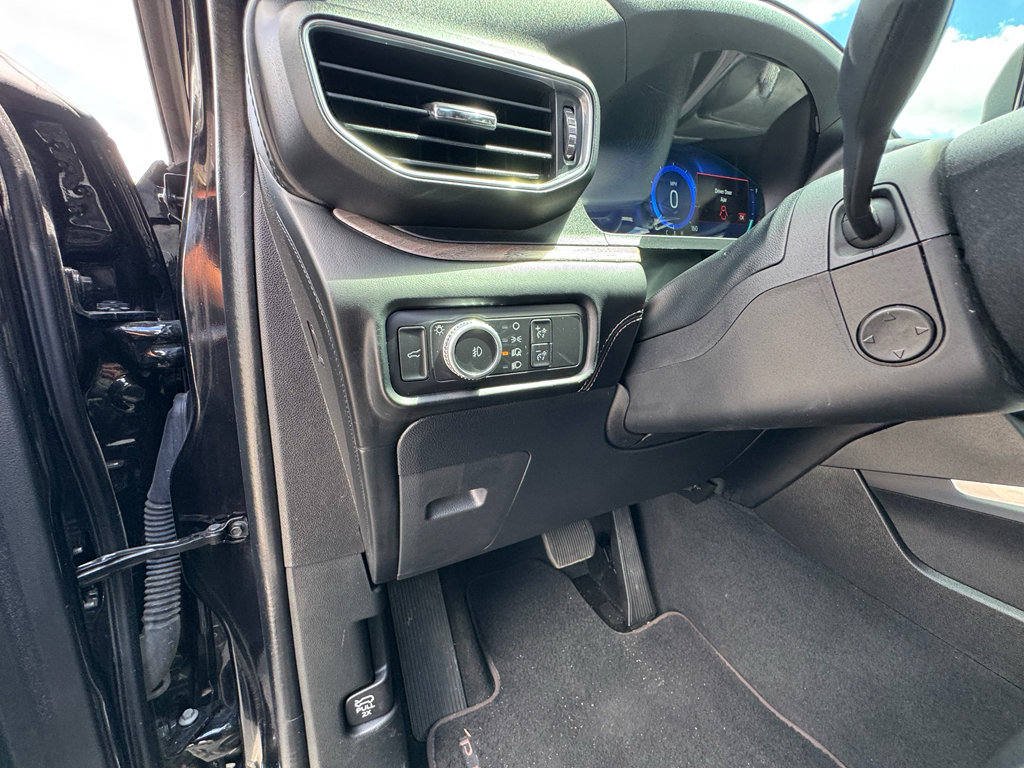 Certified 2022 Ford Explorer Platinum w/ Equipment Group 601A AWD/4WD image 32
