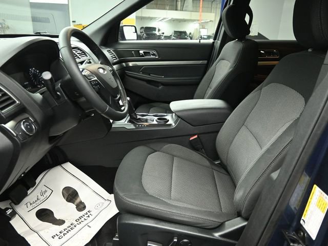 Certified 2018 Ford Explorer XLT FWD image 9